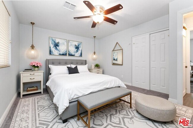 Building Photo - 1609 E Hillcrest Dr