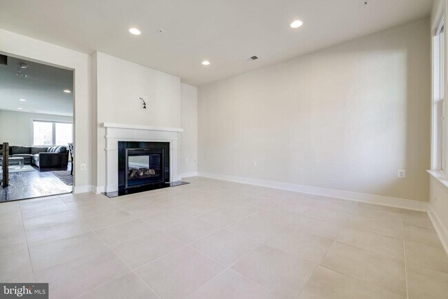 Building Photo - 1224 Main Line Blvd