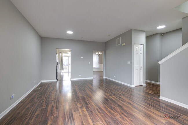 Building Photo - 921 Summit Creek Dr