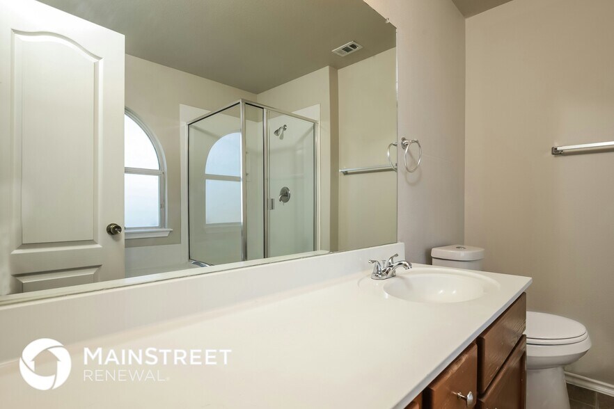 Building Photo - 3927 Nuttall Oak Dr