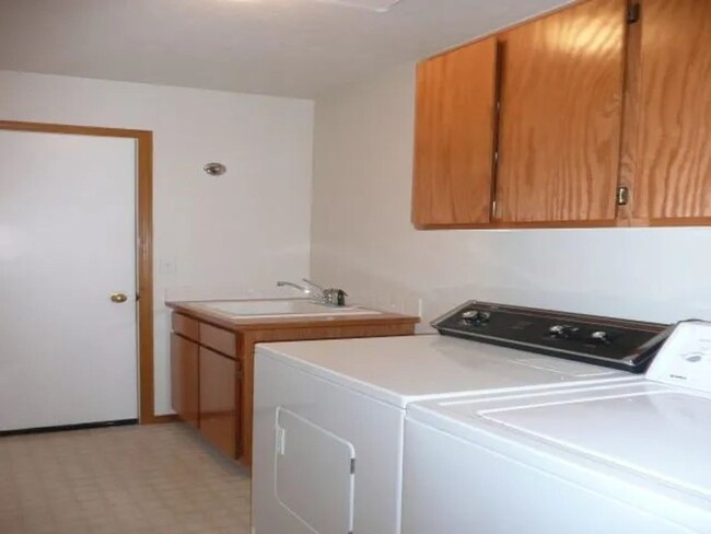 Building Photo - 3 Bed 3 Bath Home in Desirable Latah Creek...