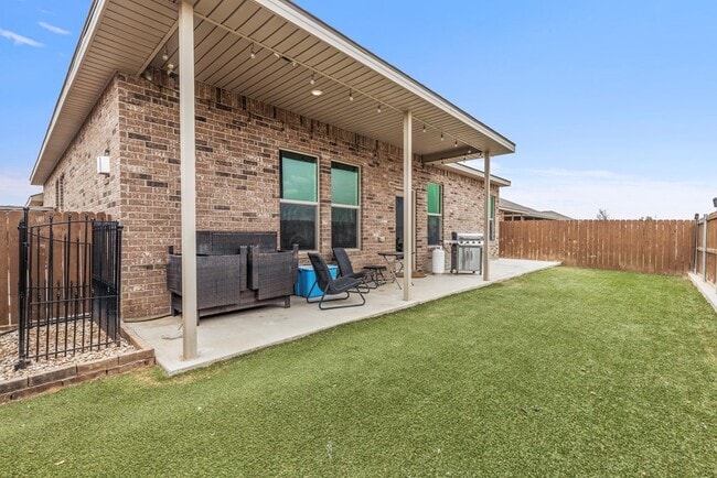 Building Photo - 6923 Ranch Ave.