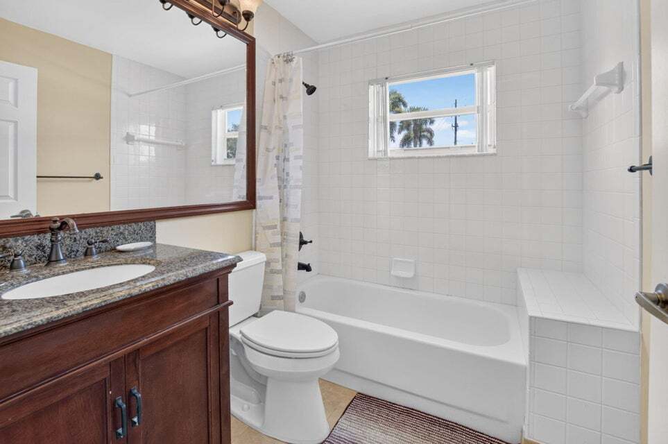 Guest Bathroom - 8108 Summer Shores Dr