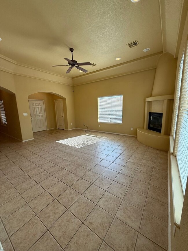 Building Photo - Beautiful 3 Bedroom Home! Available Now!