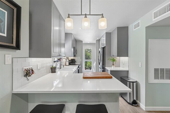 Building Photo - 2450 Wickersham Ln