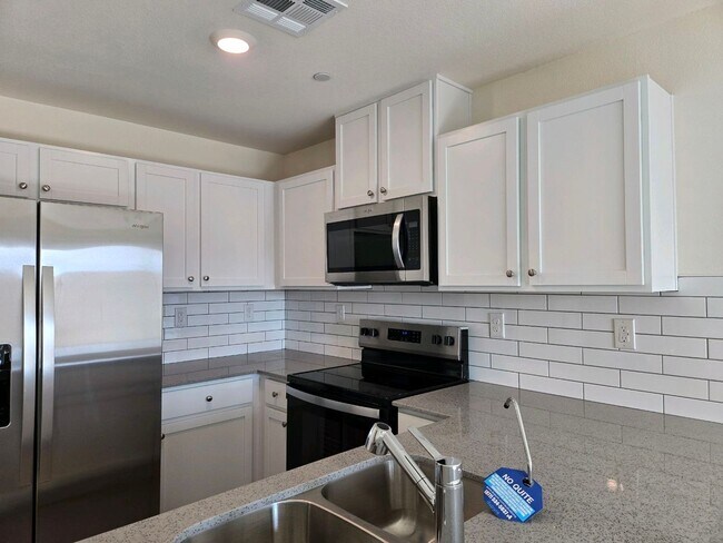 Primary Photo - Beautiful Modern Townhome in the Northwest...