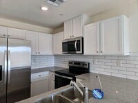 Building Photo - Beautiful Modern Townhome in the Northwest...