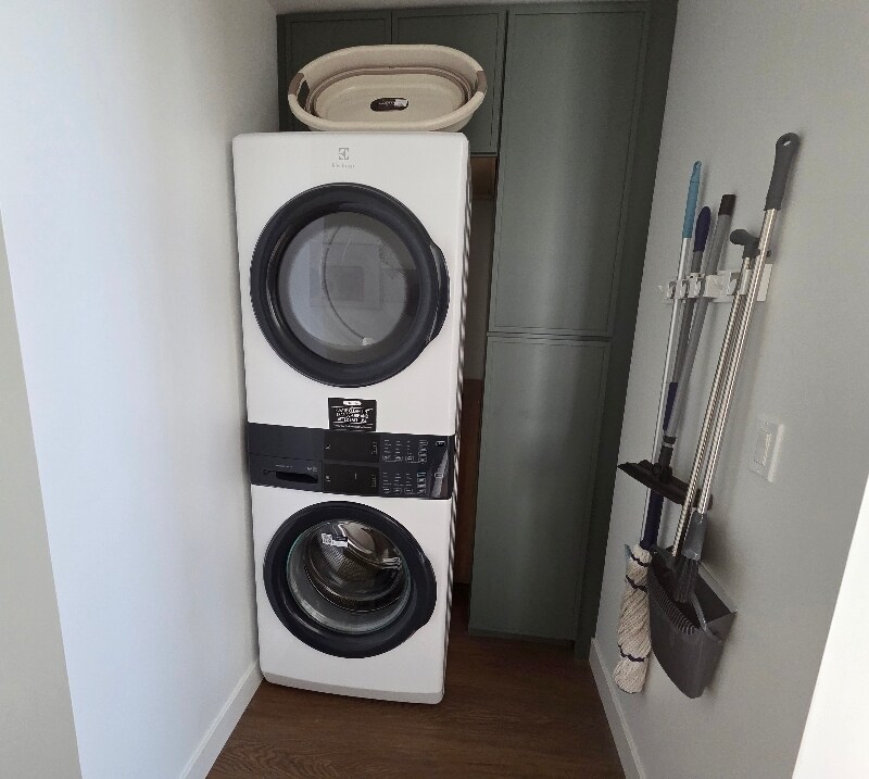 Building Photo - 6611 Winnetka Ave