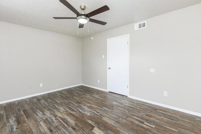 Building Photo - 1212 Hampshire Ln
