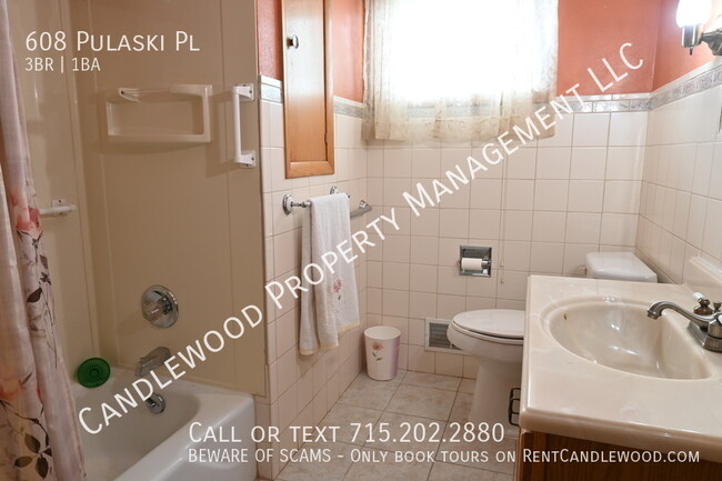 Building Photo - Pet Friendly 3 Bedroom Single Family Home ...