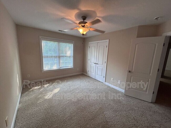 Building Photo - 4540 Pebble Lake Dr
