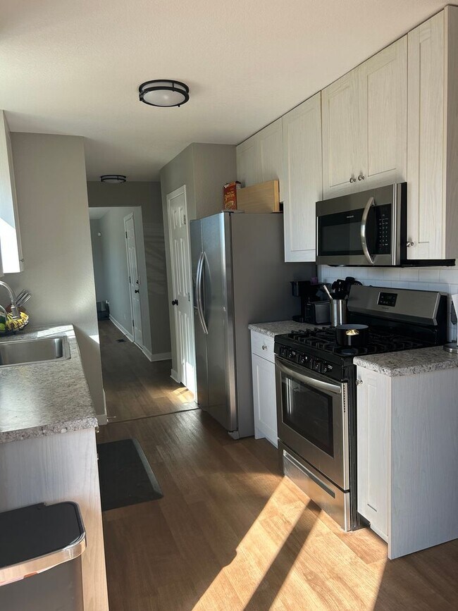 Building Photo - Single Family 3 bedroom, 1.5 bath