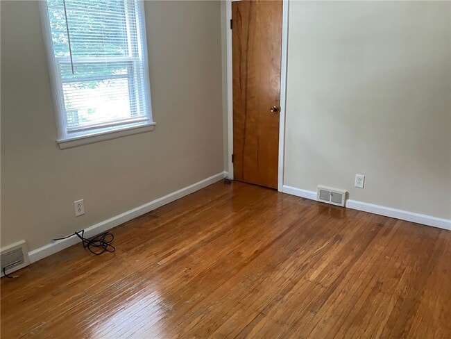 Building Photo - 50 Golf Ave