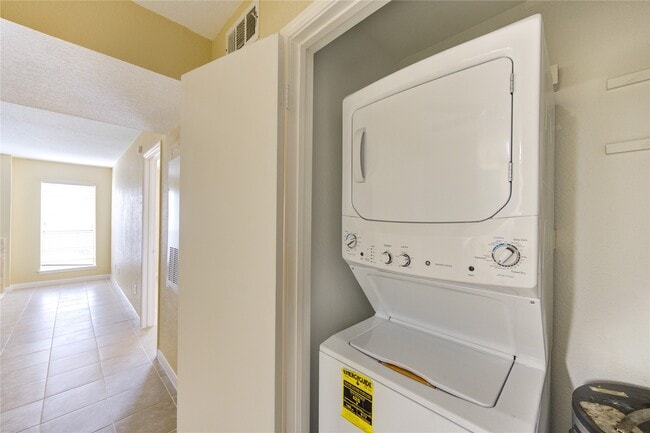 Building Photo - 6606 De Moss Dr