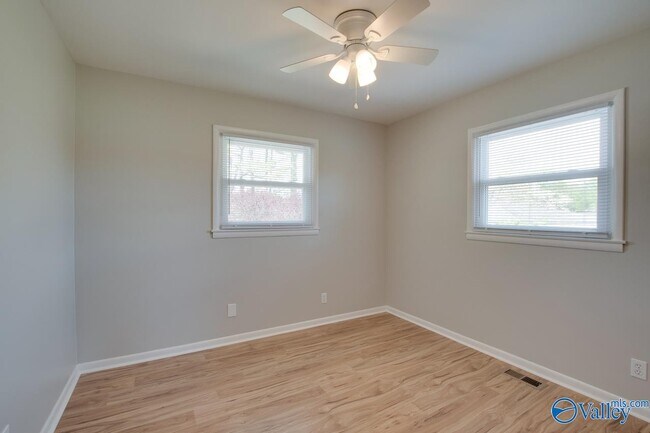 Building Photo - 803 Mead Rd NE