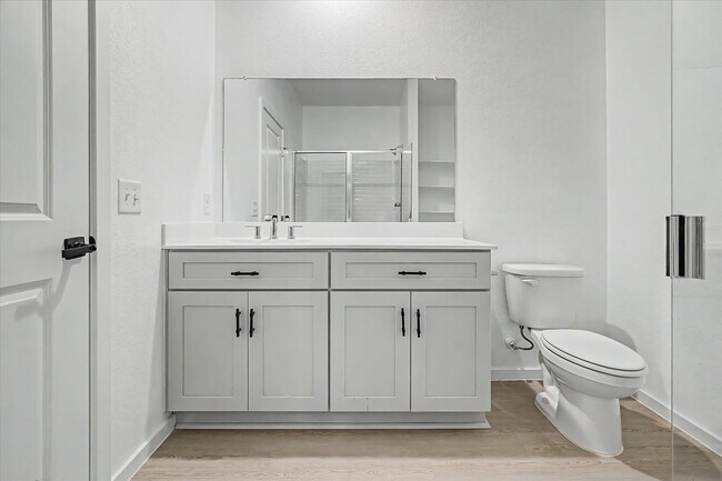 Building Photo - 511 Louis Ln