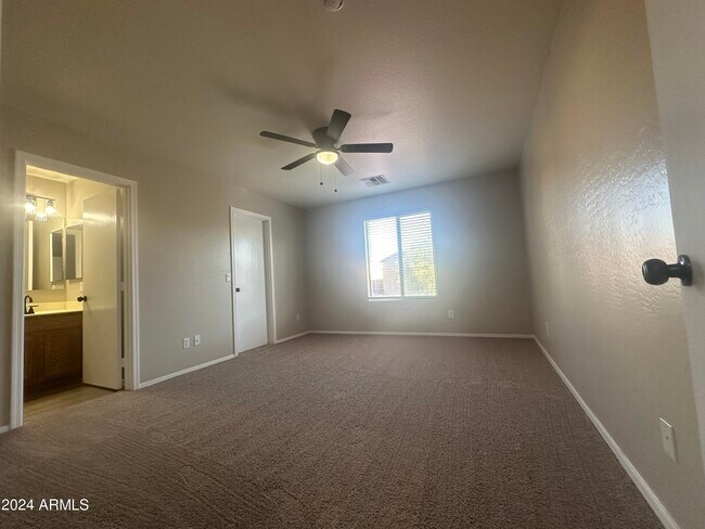 Building Photo - 2488 E Meadow Lark Way