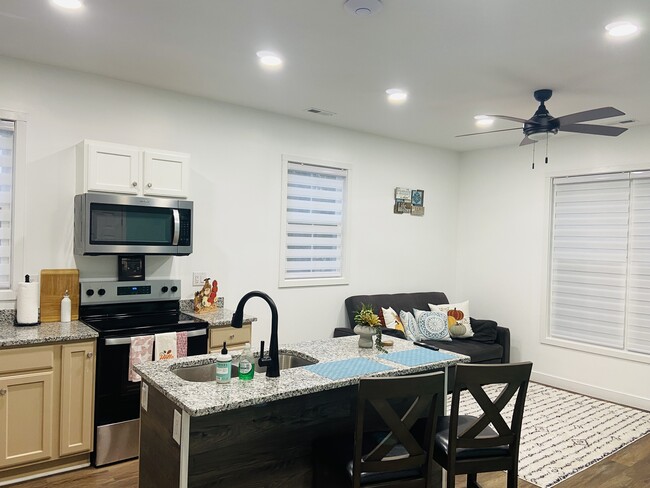 Building Photo - 900 Adams Rd