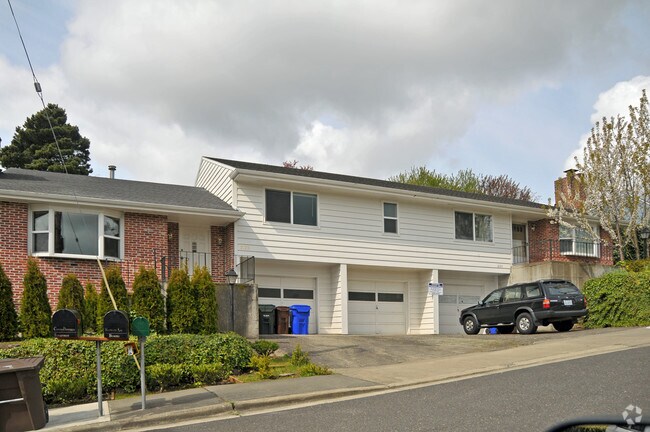 Primary Photo - 2041 SW Camelot Ct