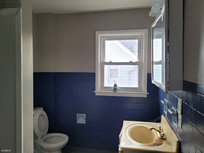 Building Photo - 3 br, 1 bath House - 45 Richmond Place