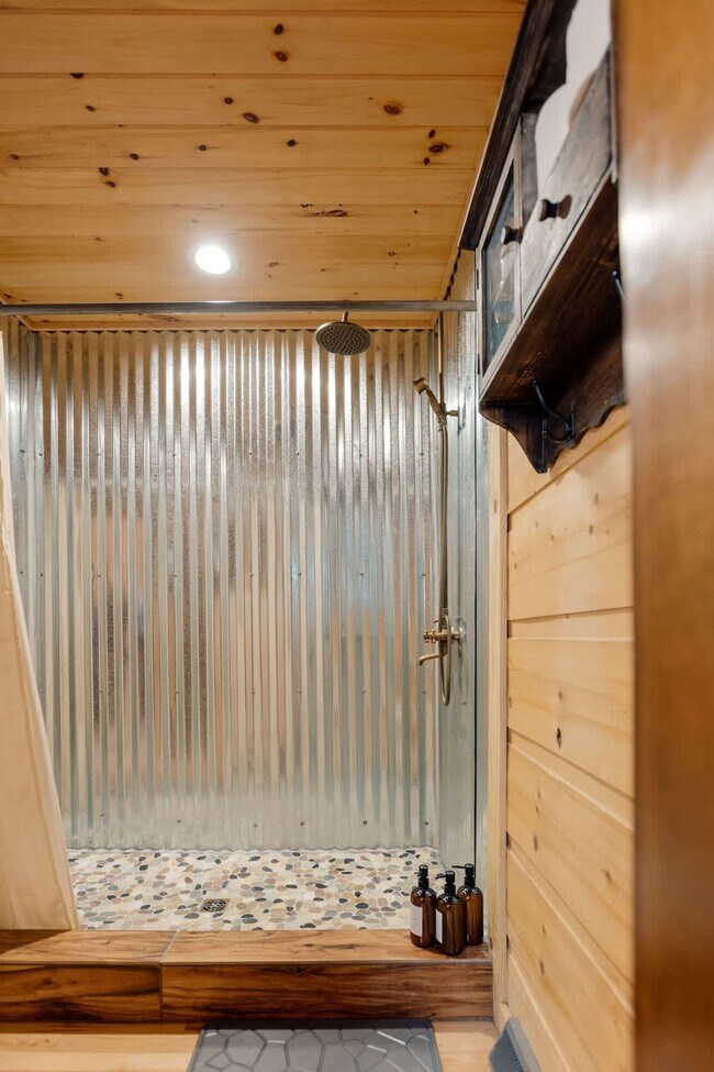 Building Photo - 521 Baywood Dr