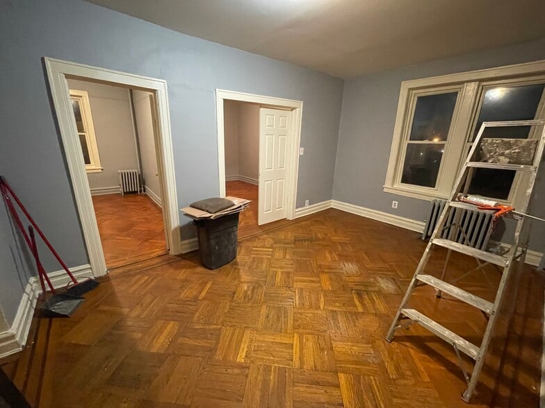 Primary Photo - 242 Lexington Ave
