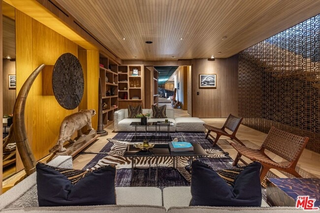 Building Photo - 1851 N Stanley Ave