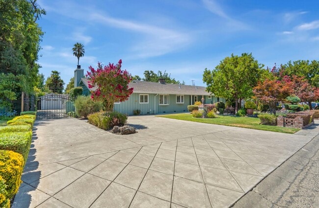 Building Photo - 3220 Fieldcrest Dr