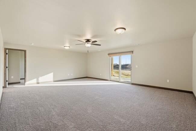 Building Photo - 720 Creekside Dr