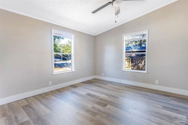 Building Photo - 211 Evergreen Dr