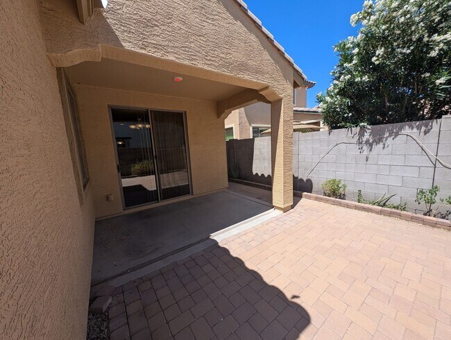 Building Photo - 4 Bedroom Home with Loft in Stonefield Com...