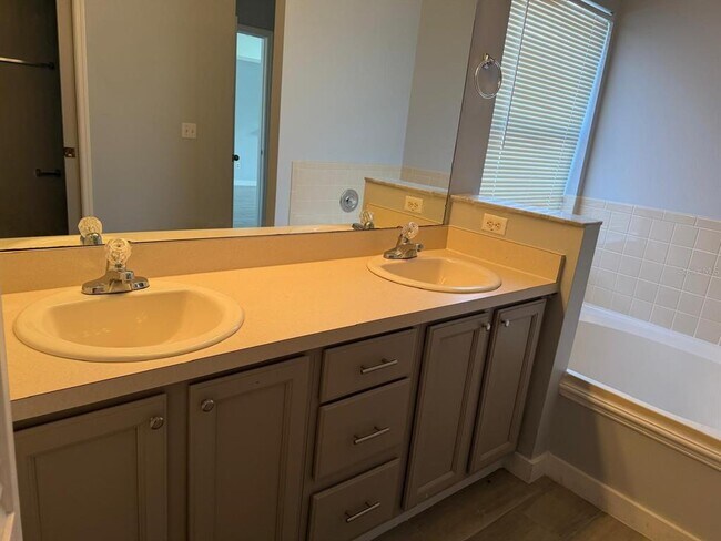 Building Photo - 11527 Wingham Ct