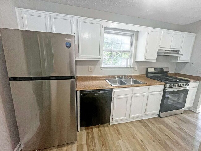 Building Photo - 3450 Kingswood Run