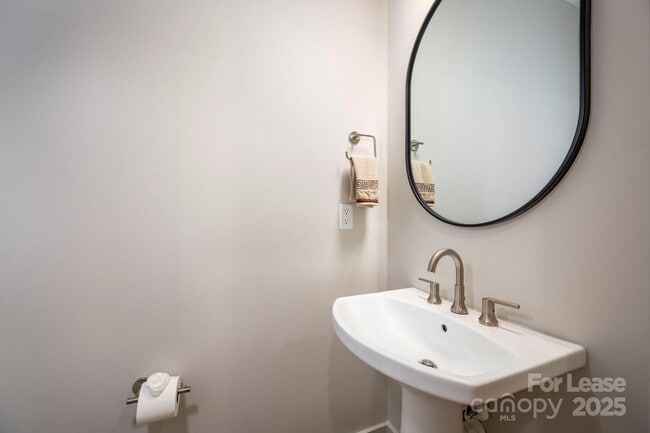 Building Photo - 1033 Wesley Terrace Ave