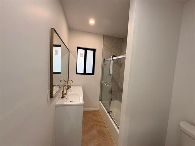 Building Photo - 1721 SW 12th St