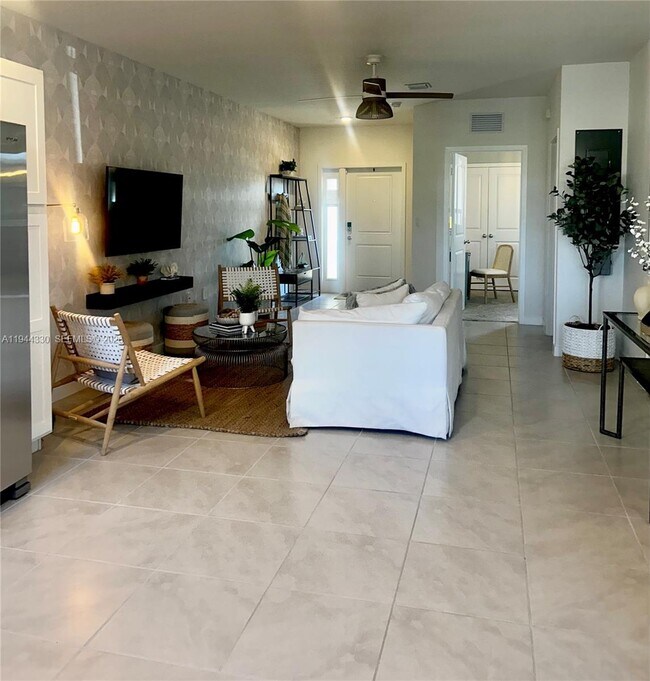 Building Photo - 453 NE 13th St