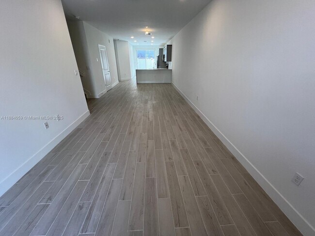Building Photo - 109 SW 170th Ave