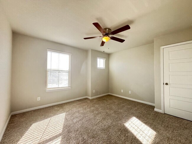 Building Photo - Luxury Living in the Heart of Cibolo!