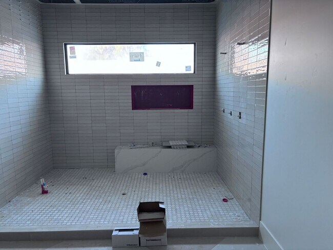 Building Photo - Huge Single Story with Pool and RV Garage