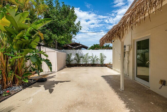 Building Photo - 2611 NE 16th St