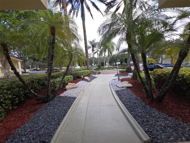 Building Photo - 12840 Vista Isles Dr