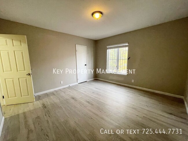 Building Photo - MODERN 2 BED, 1.5 BATH TOWNHOME LOCATED IN...