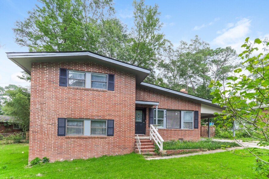 Building Photo - 300 Clairmont Dr