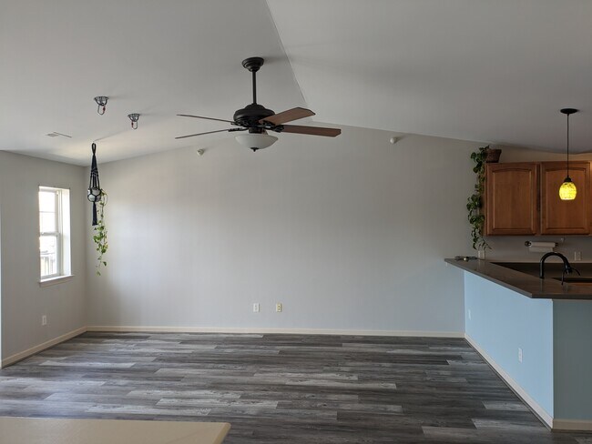 Building Photo - 3300 Hilton Rd