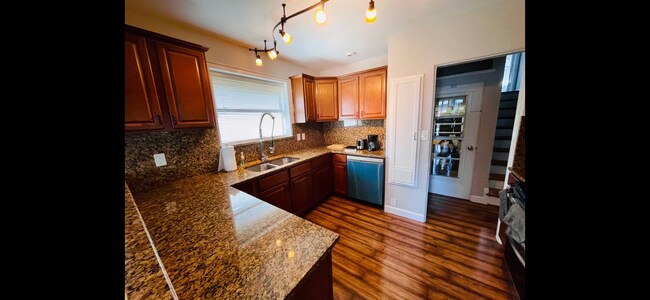 Building Photo - 582 Revilo Blvd