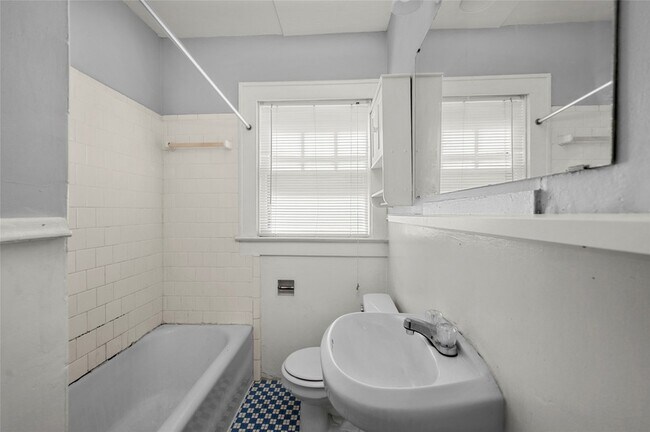 Building Photo - 1608 Kipling St