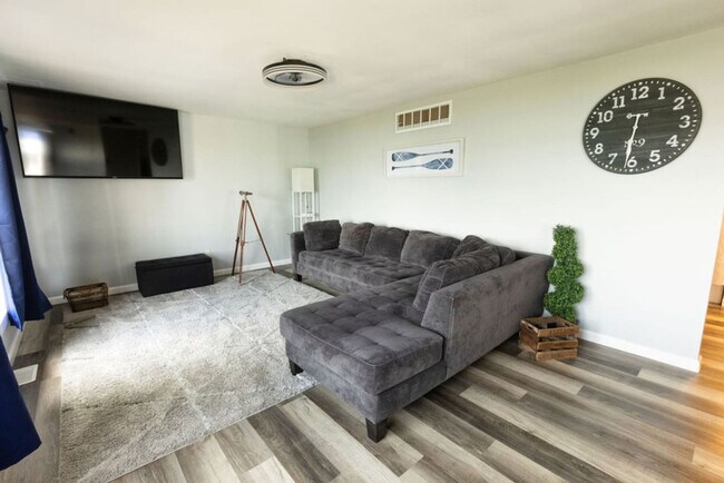 Building Photo - 39259 N Jackson Dr