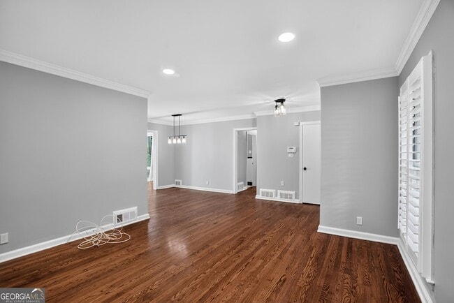 Building Photo - 807 Cardova Dr NE