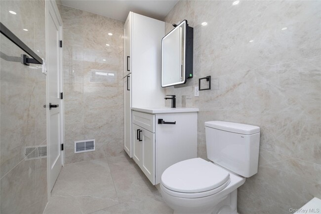 Building Photo - 35 Ostend Rd