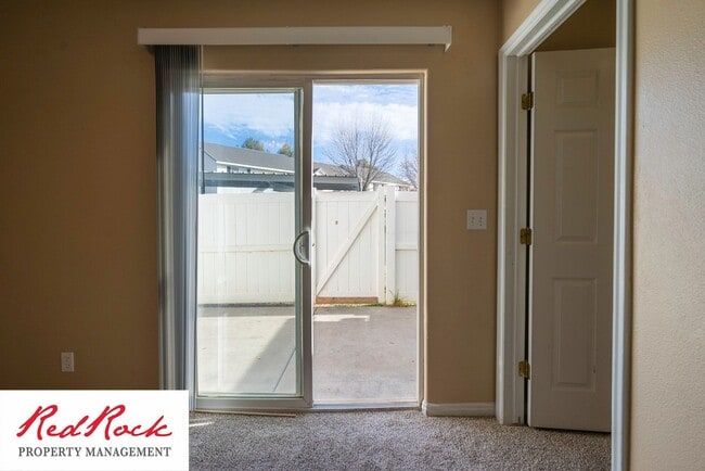 Building Photo - Charming St. George 3 Bedroom Townhome
